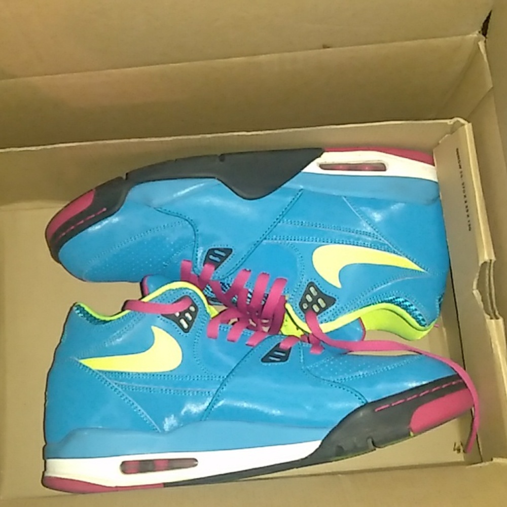 NIKE AIR FLIGHT FALCON SIZE 12 MENS